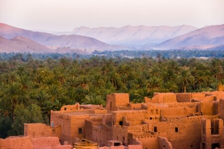 Oasis et dunes sahariennes