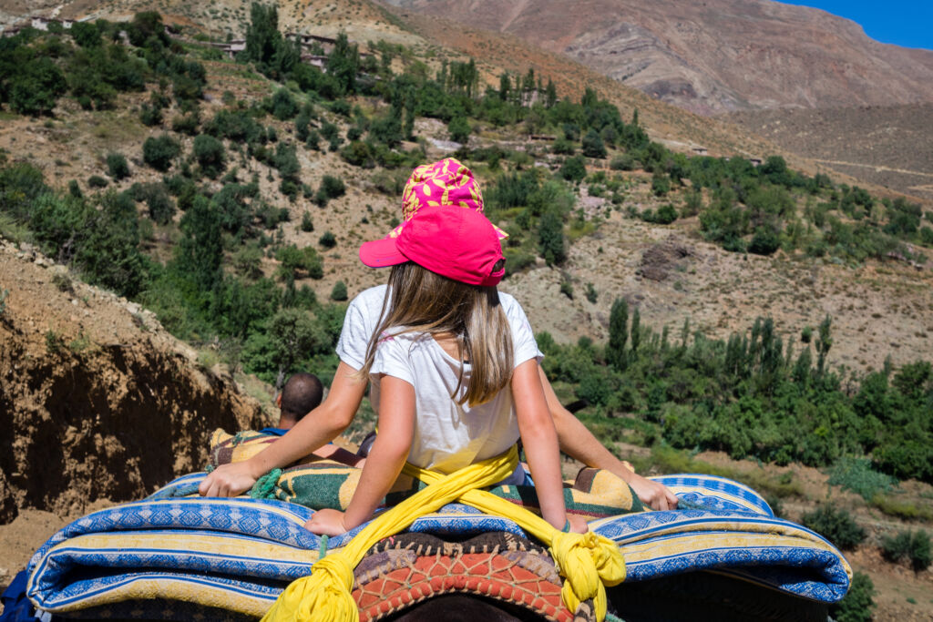 Voyage famille en pays berbère avec séjour dans un ecolodge de charme, balades à dos d’âne, baignades, canyoning, souk et rencontres avec les familles berbères.